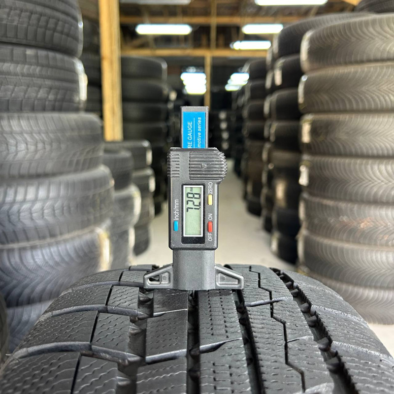215/60 R17 TOYO WINTER TRANPATH TX 7mm