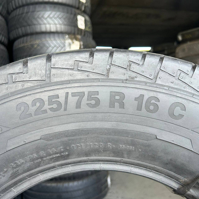 225/75 R16C CONTINENTAL CONTIVANCONTACT 100 8mm
