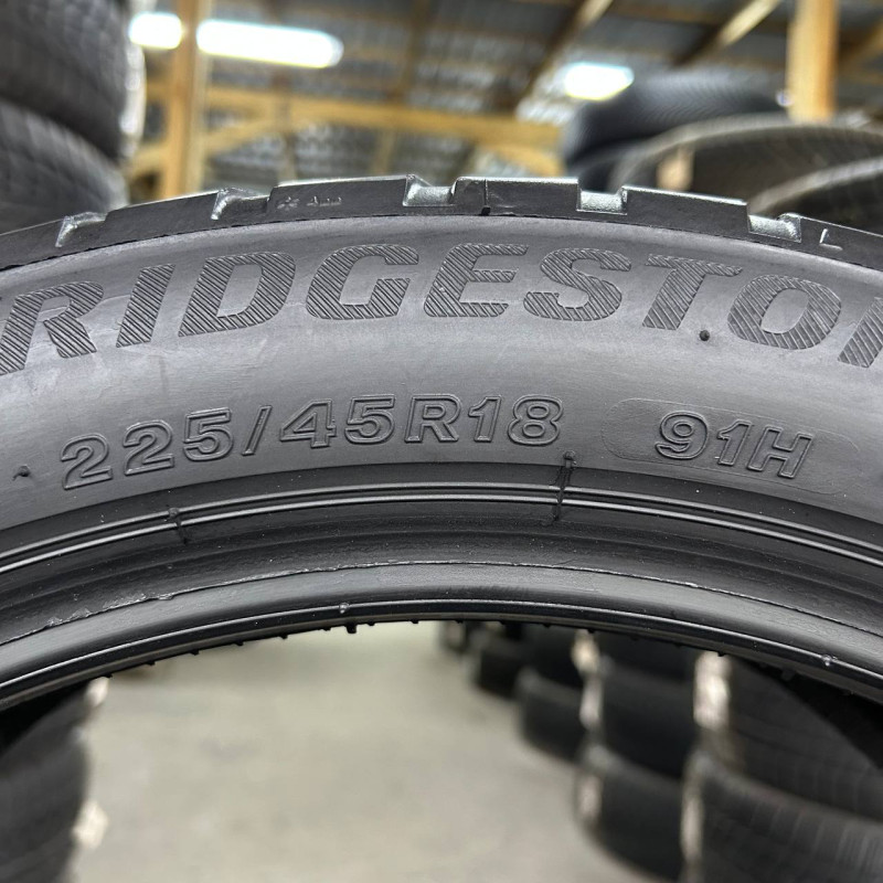 225/45 R18 BRIDGESTONE BLIZZAK LM001 5mm