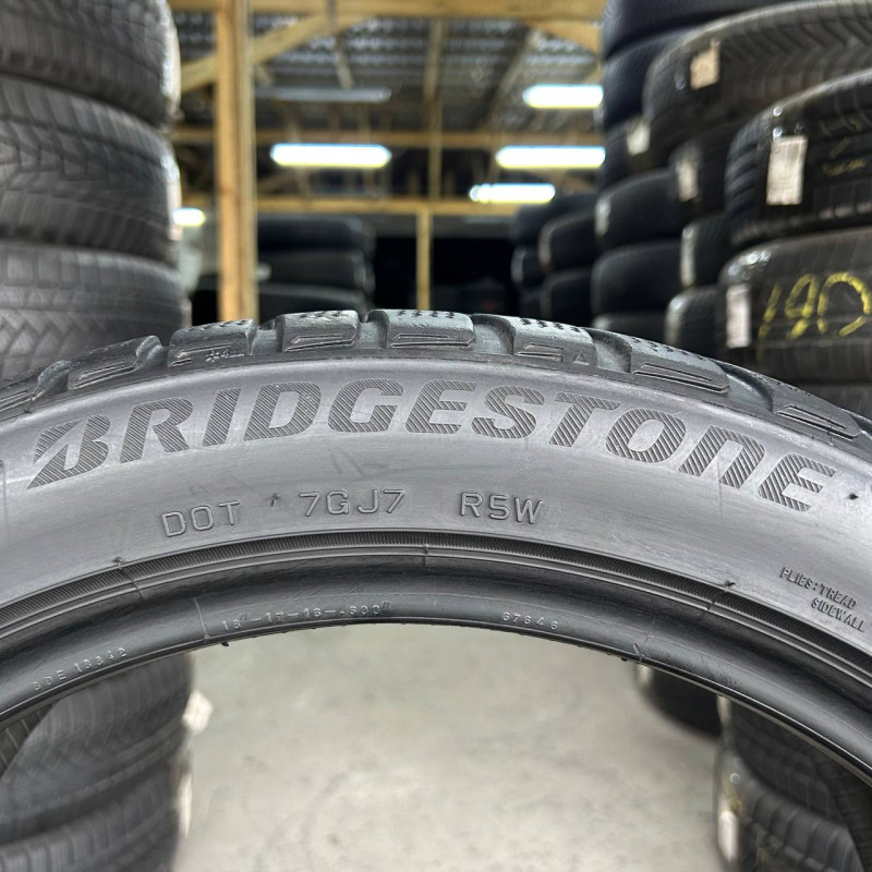 225/45 R18 BRIDGESTONE BLIZZAK LM-32 4mm