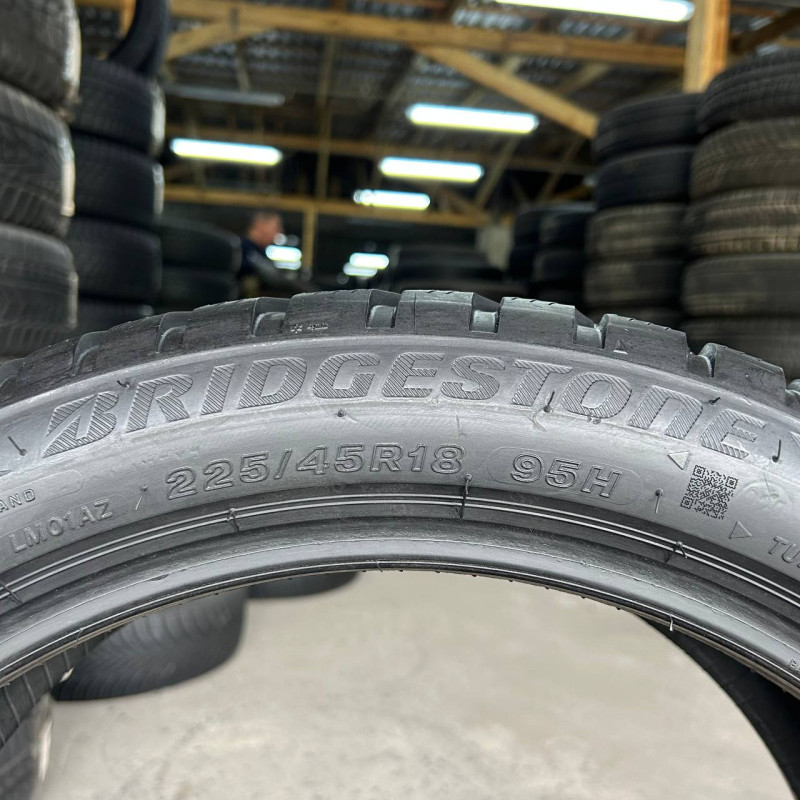 225/45 R18 BRIDGESTONE BLIZZAK LM001 RUN FLAT 6mm