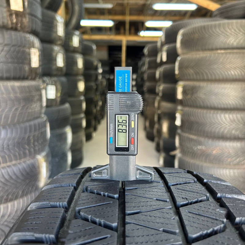 235/60 R18 BRIDGESTONE BLIZZAK DM-V3 8mm
