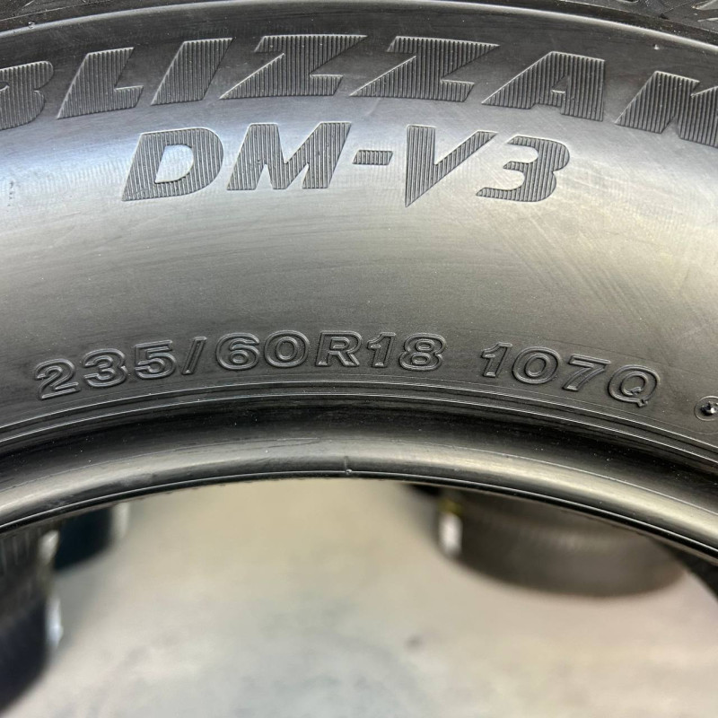 235/60 R18 BRIDGESTONE BLIZZAK DM-V3 9mm