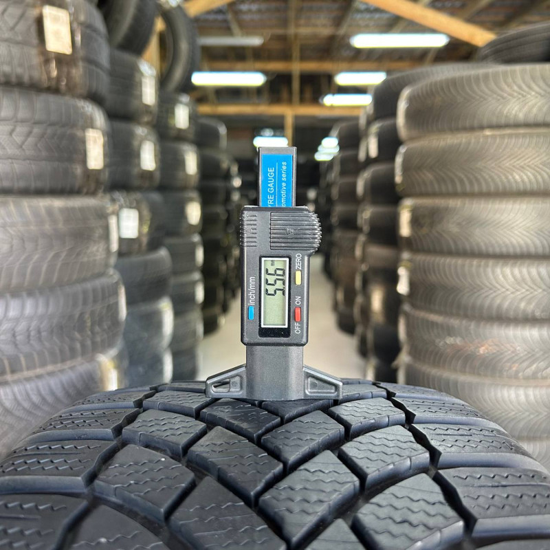 235/55 R18 BRIDGESTONE BLIZZAK LM005 5mm