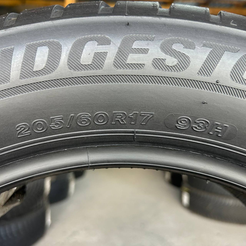 205/60 R17 BRIDGESTONE BLIZZAK LM001 7mm