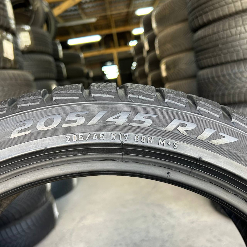 205/45 R17 PIRELLI WINTER SOTTOZERO 3 5mm