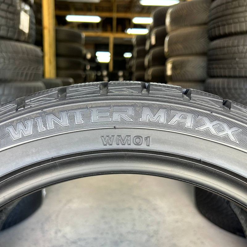 215/45 R17 DUNLOP WINTER MAXX WM01 8mm