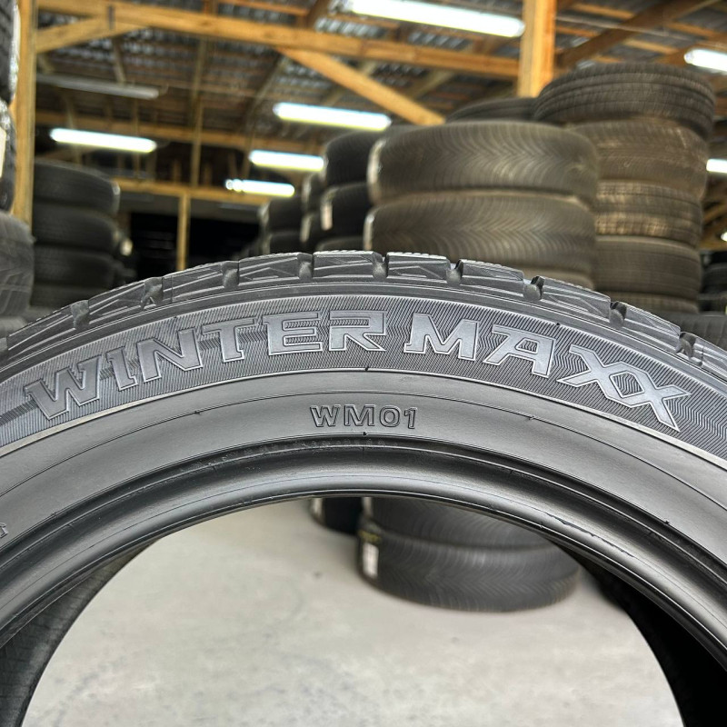 215/55 R17 DUNLOP WINTER MAXX WM01 7mm