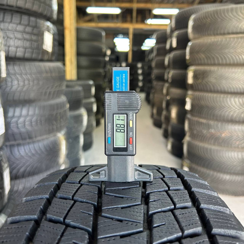 215/60 R17 BRIDGESTONE BLIZZAK DM-V1 8mm