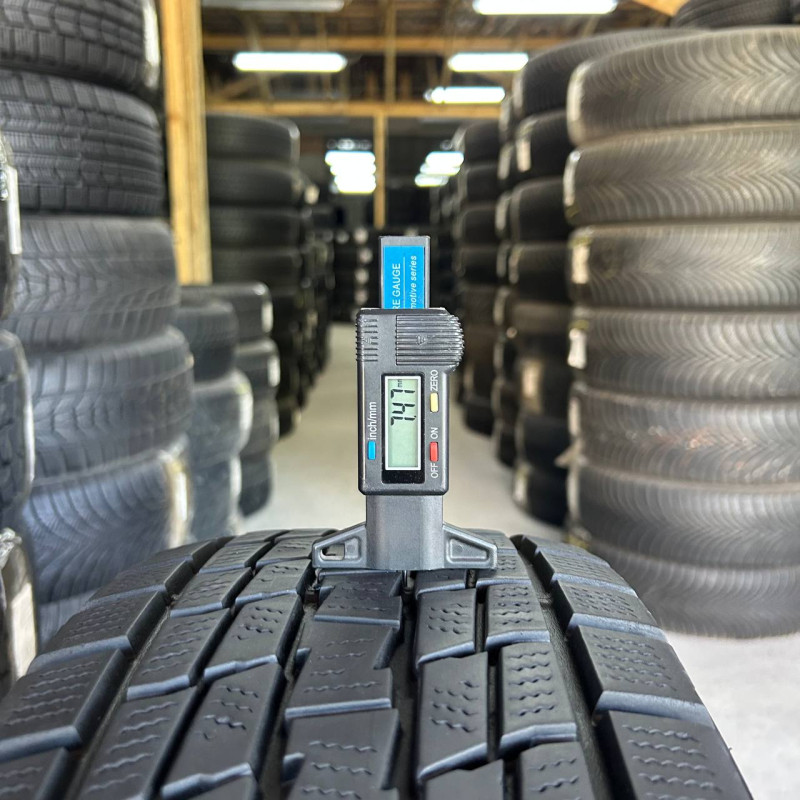 215/60 R17 GOODYEAR ICE NAVI SUV 7mm