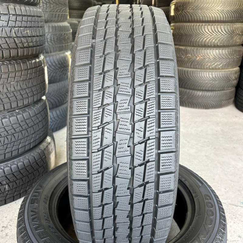 215/60 R17 GOODYEAR ICE NAVI SUV 8mm