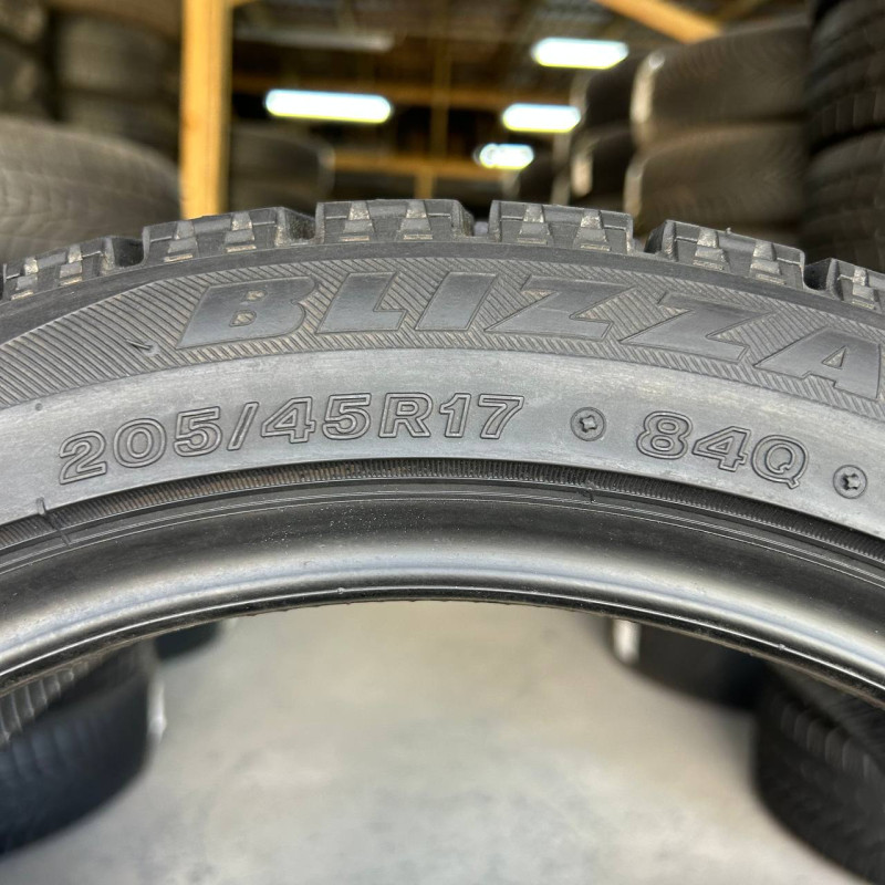 205/45 R17 BRIDGESTONE BLIZZAK VRX 8mm
