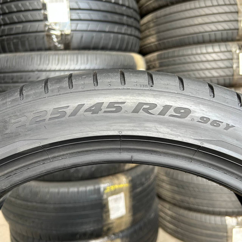 225/45 R19 PIRELLI PZERO PZ4 5mm