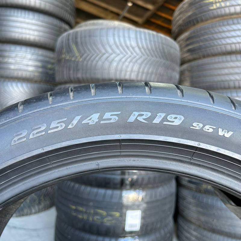 225/45 R19 PIRELLI PZERO PZ4 RUN FLAT 5mm