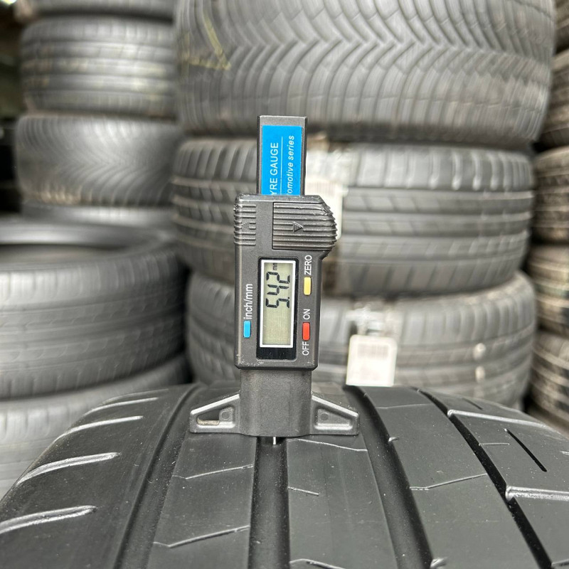 235/35 R19 PIRELLI PZERO PZ4 5mm