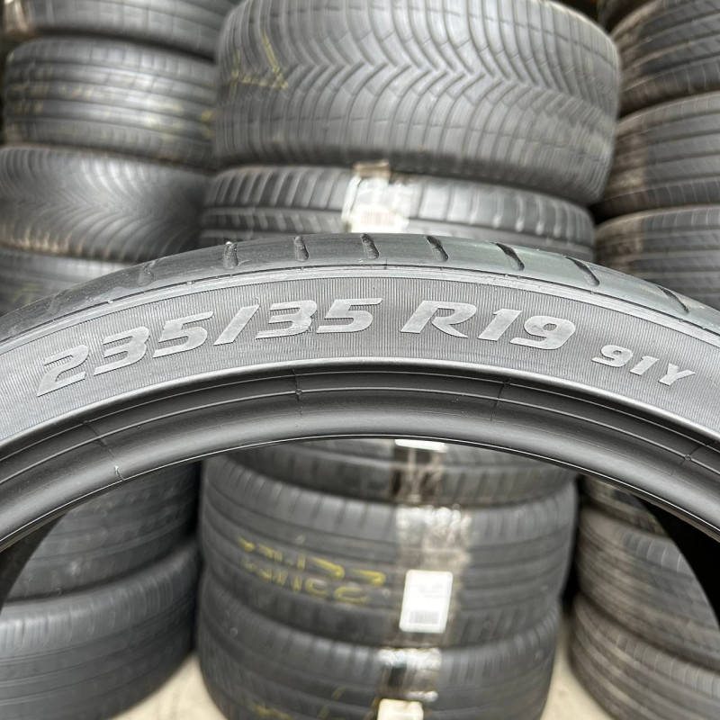 235/35 R19 PIRELLI PZERO PZ4 5mm
